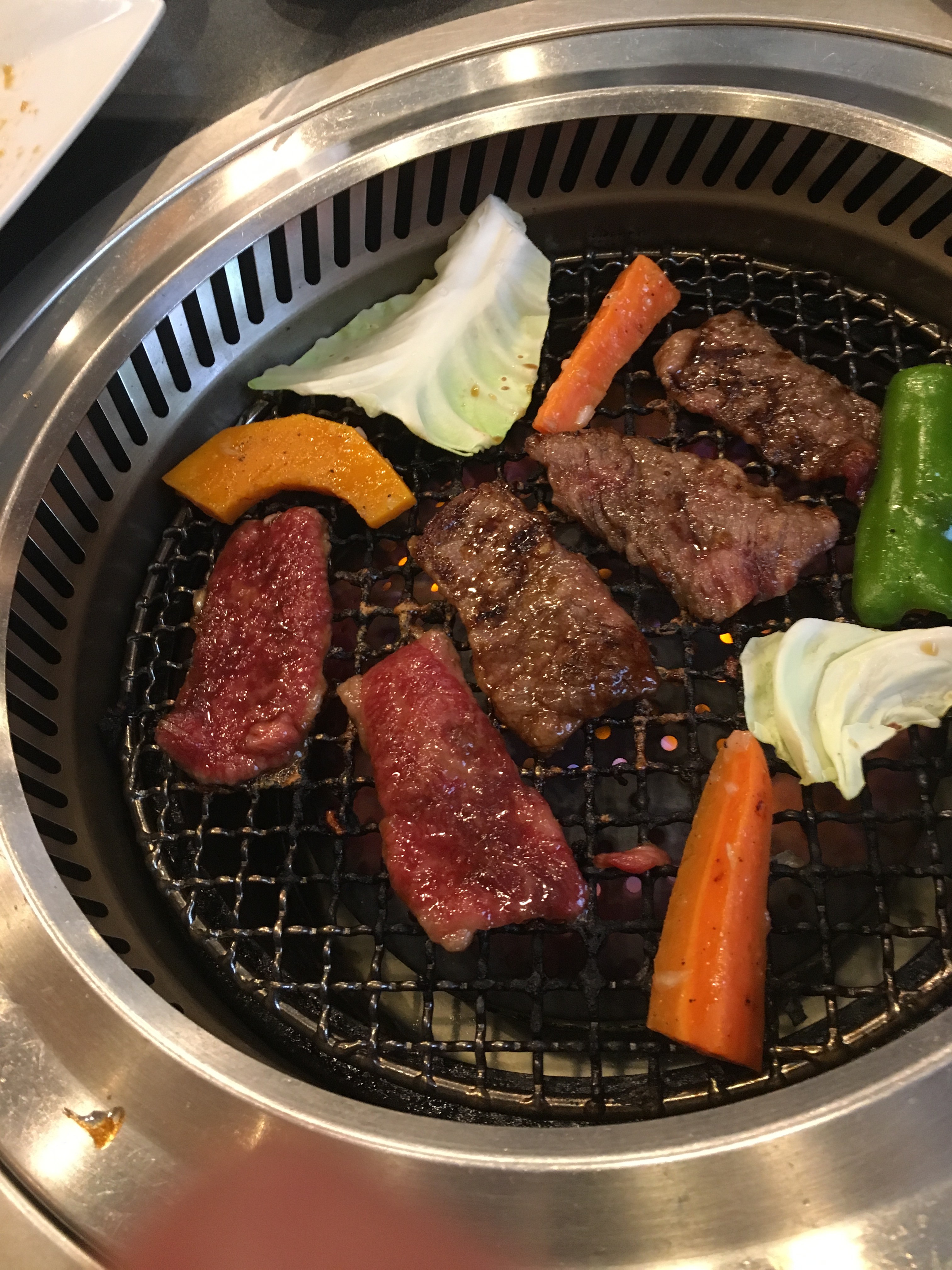 今日の昼ごはんは焼肉定食。