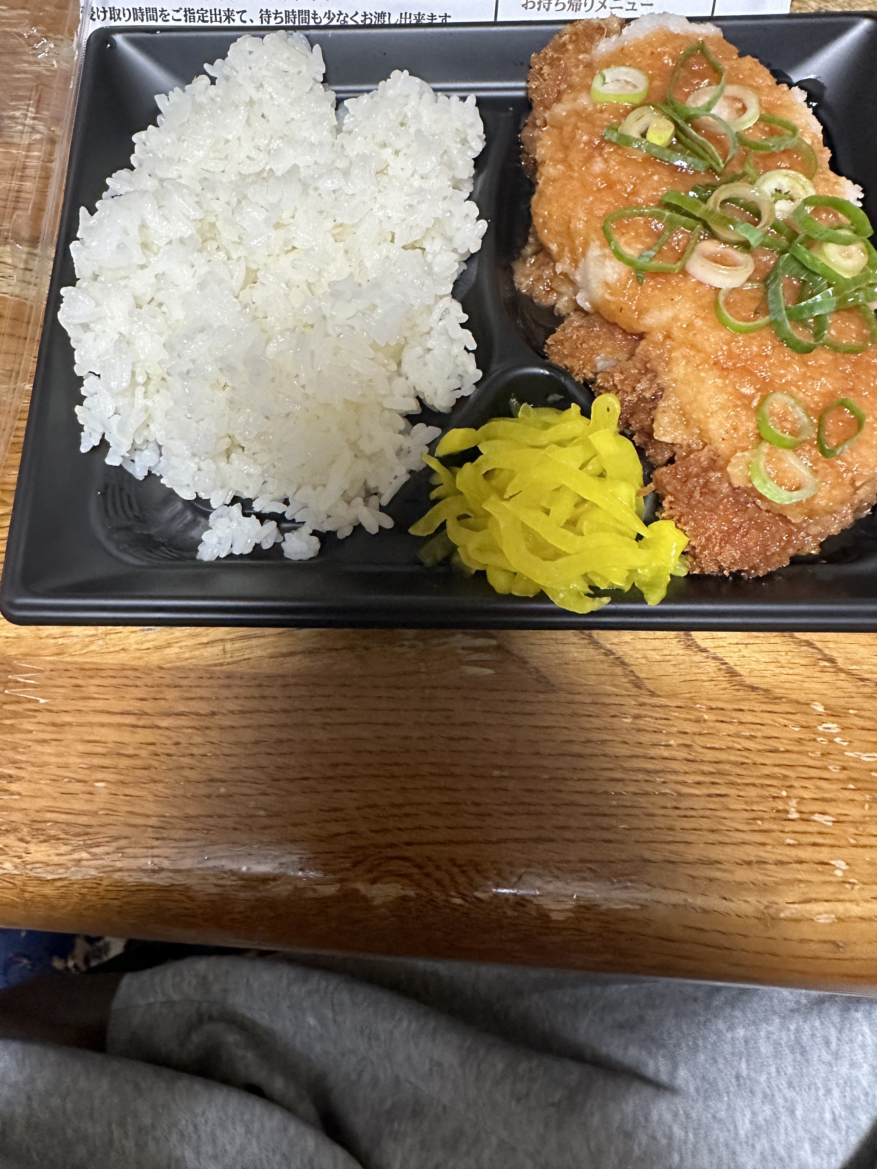 昼はカツ丼、夜は寿司。